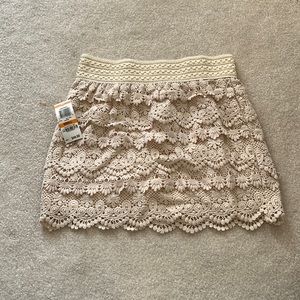 Lace mini skirt